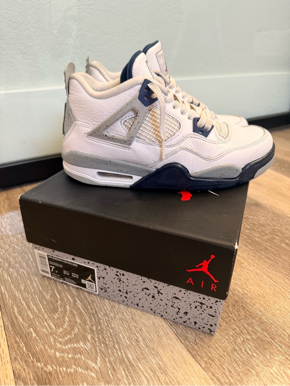 Jordan Retro Mid 'White, Navy & Gray' Basketball Sneakers